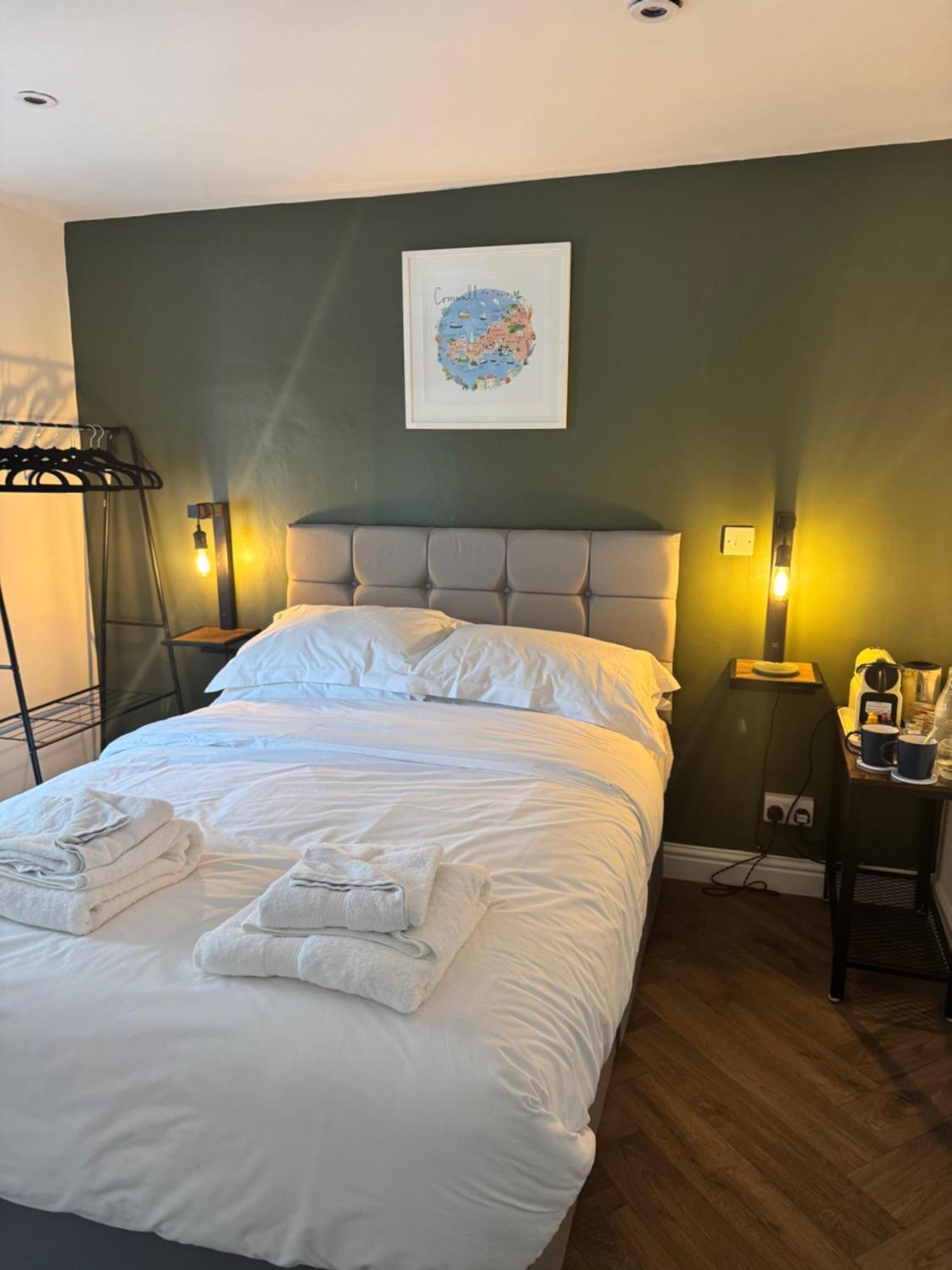 The London Inn Пэдстоу Экстерьер фото
