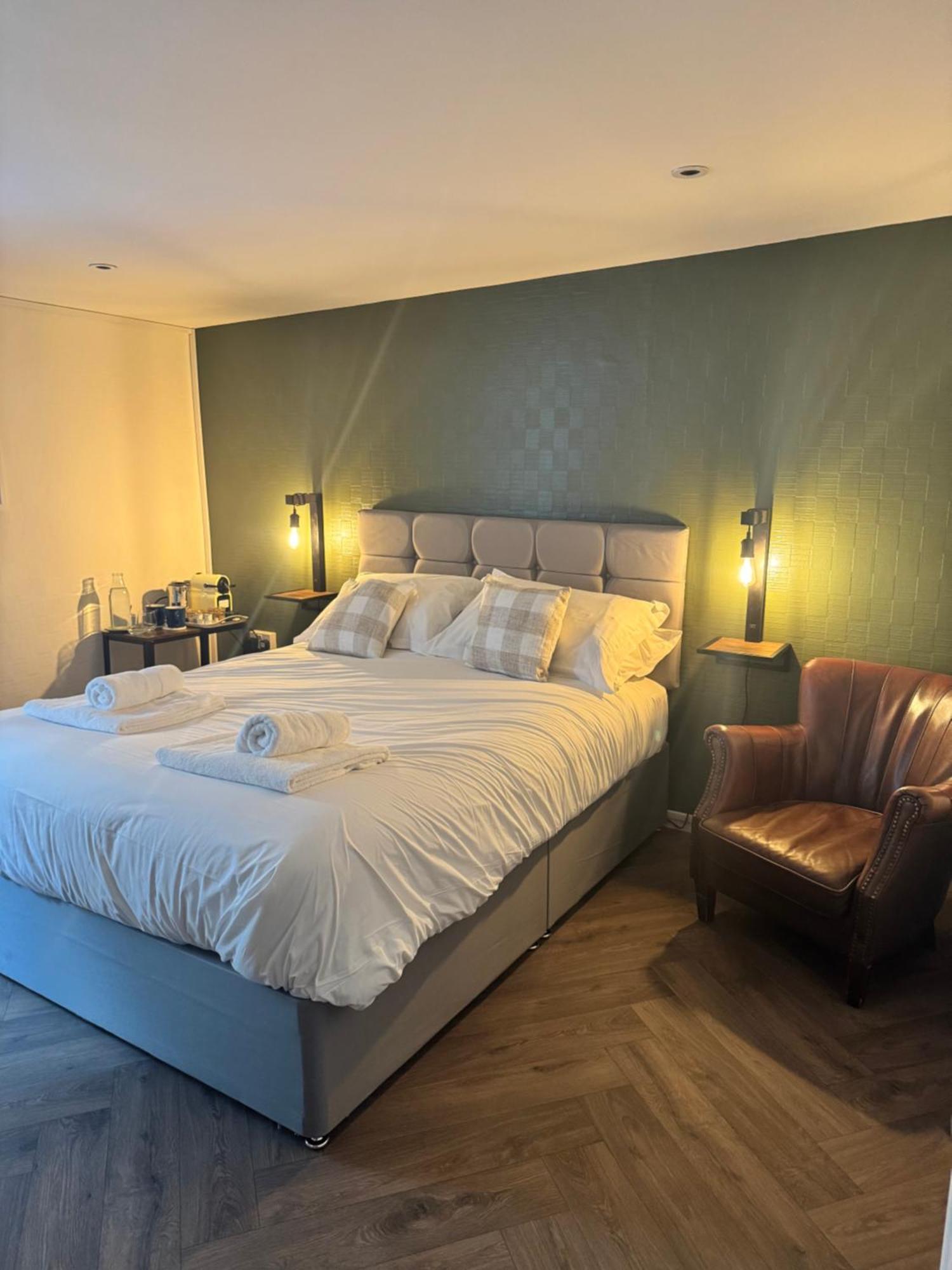 The London Inn Пэдстоу Экстерьер фото