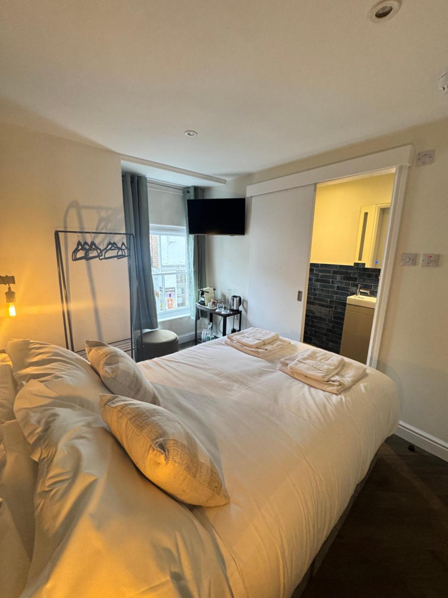 The London Inn Пэдстоу Экстерьер фото