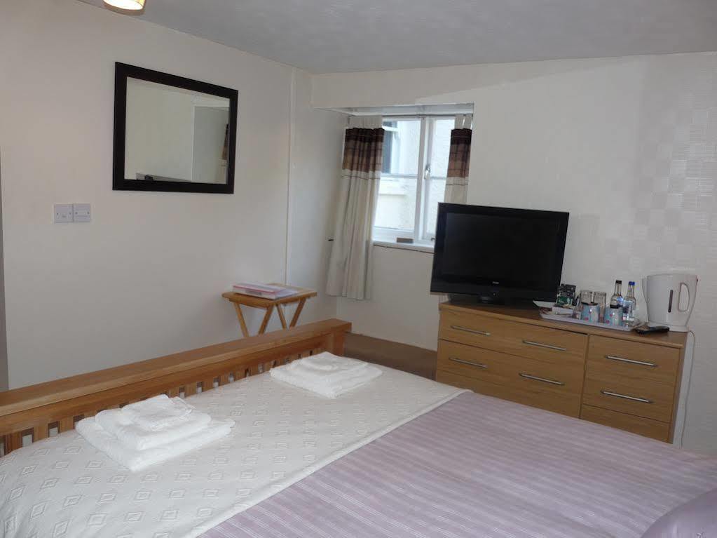 The London Inn Пэдстоу Экстерьер фото